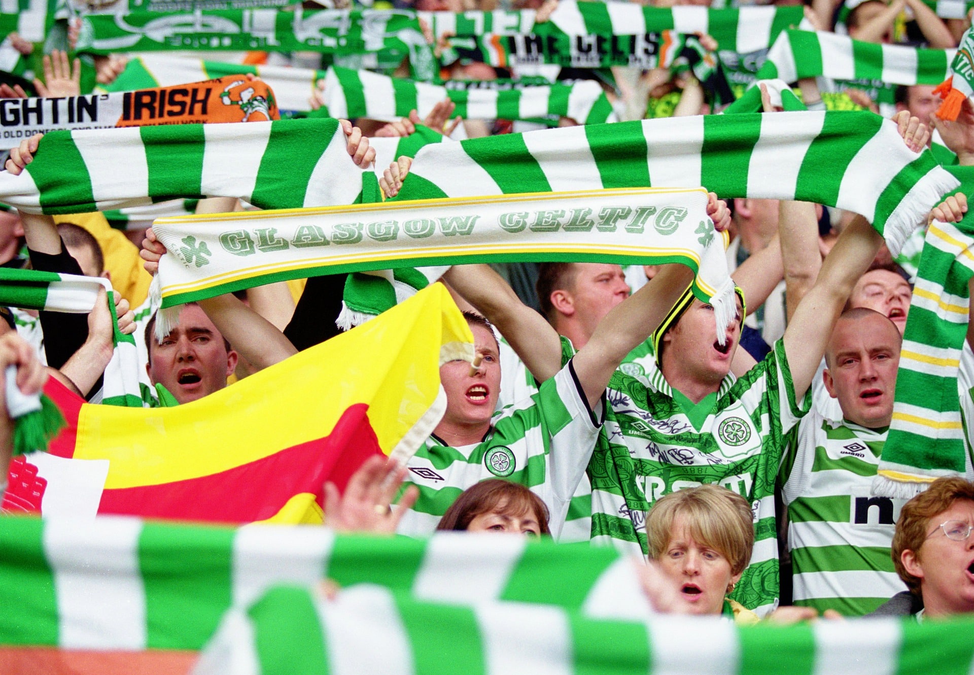 Celtic fans celtic park ambaince old firm glasgow derby rangers
