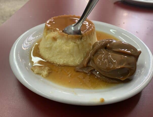 nourriture argentine flan dulce de leche