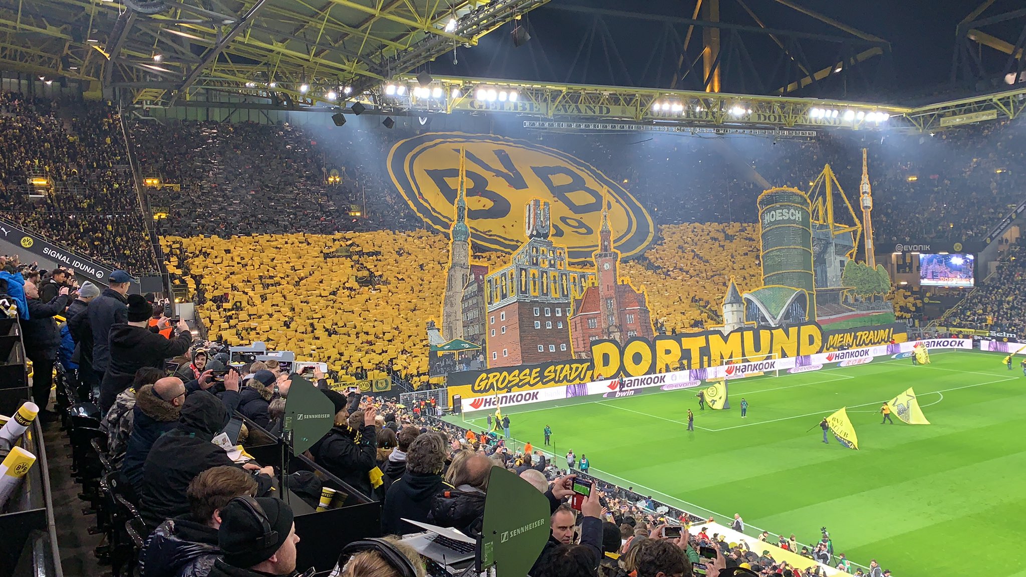 tifo chorégraphie borussia dortmund mur jauna
