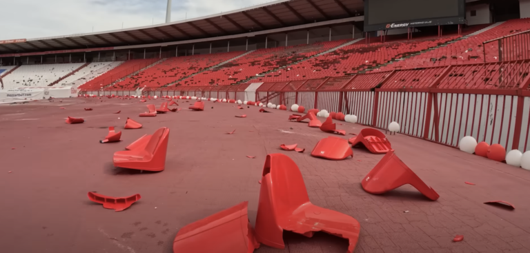 sièges arrachés marakana stadium belgrade derby éternel tribune partizan