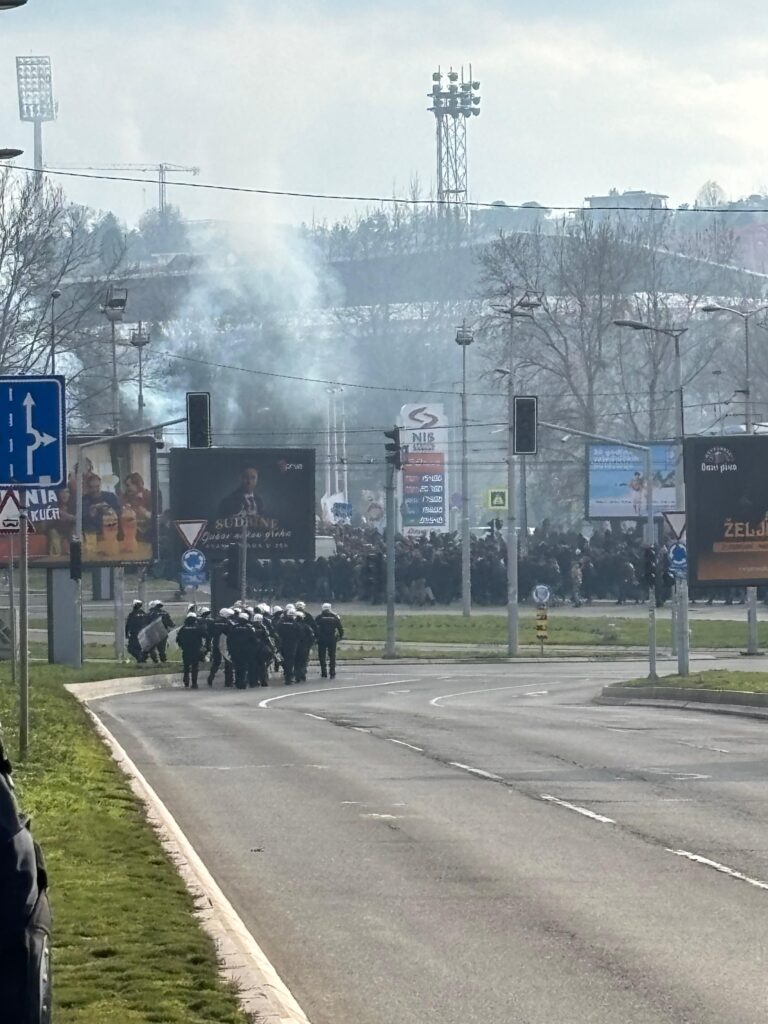 arrivée de supporters du partizan Belgrade au marakana pour le derby éternel de Belgrade